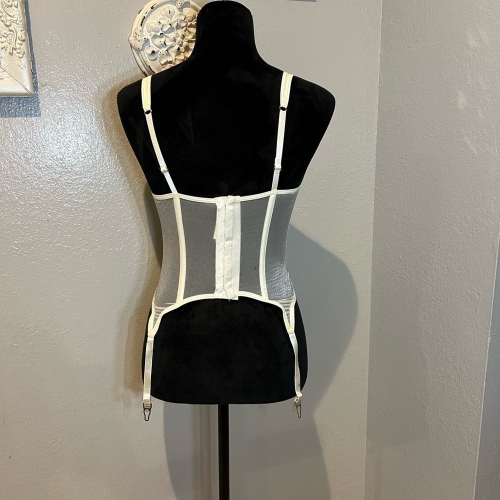 Beautiful embroidered cream and blue corset - Picture 7 of 10